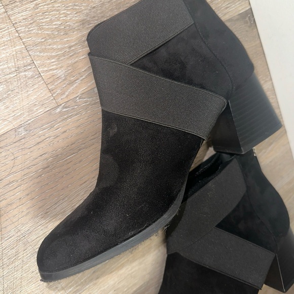 Ann Klein Solid Black Block Heel Closed Toe Suede Boots Zip Up Size 9 - Picture 5 of 16